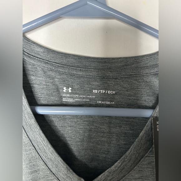 Under Amour Shirt - Picture 2 of 5